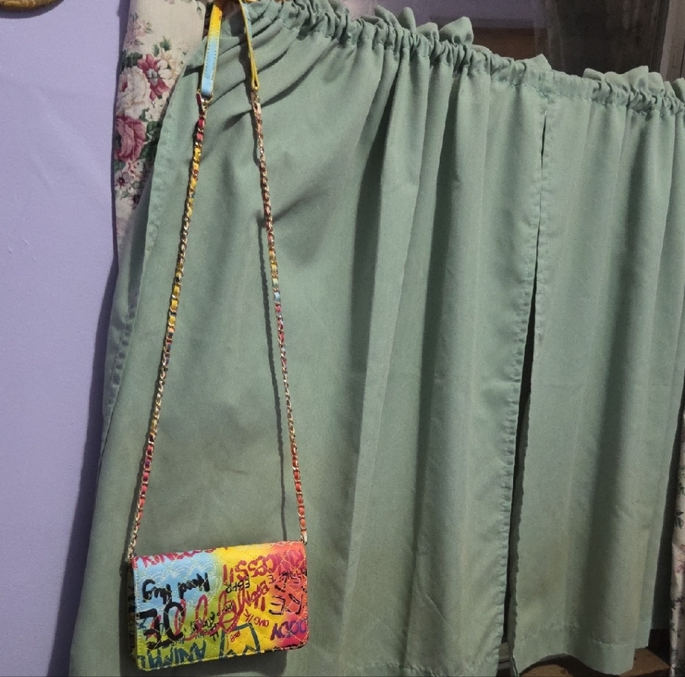 Colorful Graffiti Women's Clutch - Picture 10 of 12